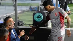 El saludo entre Demichelis y Enzo Pérez.