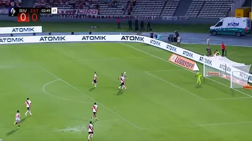 El delantero del Pincha abrió el partido de cabeza.