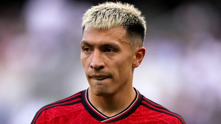 Lisandro Martínez se desgarró el sóleo.