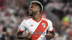 Miguel Ángel Borja celebrando un gol con River.