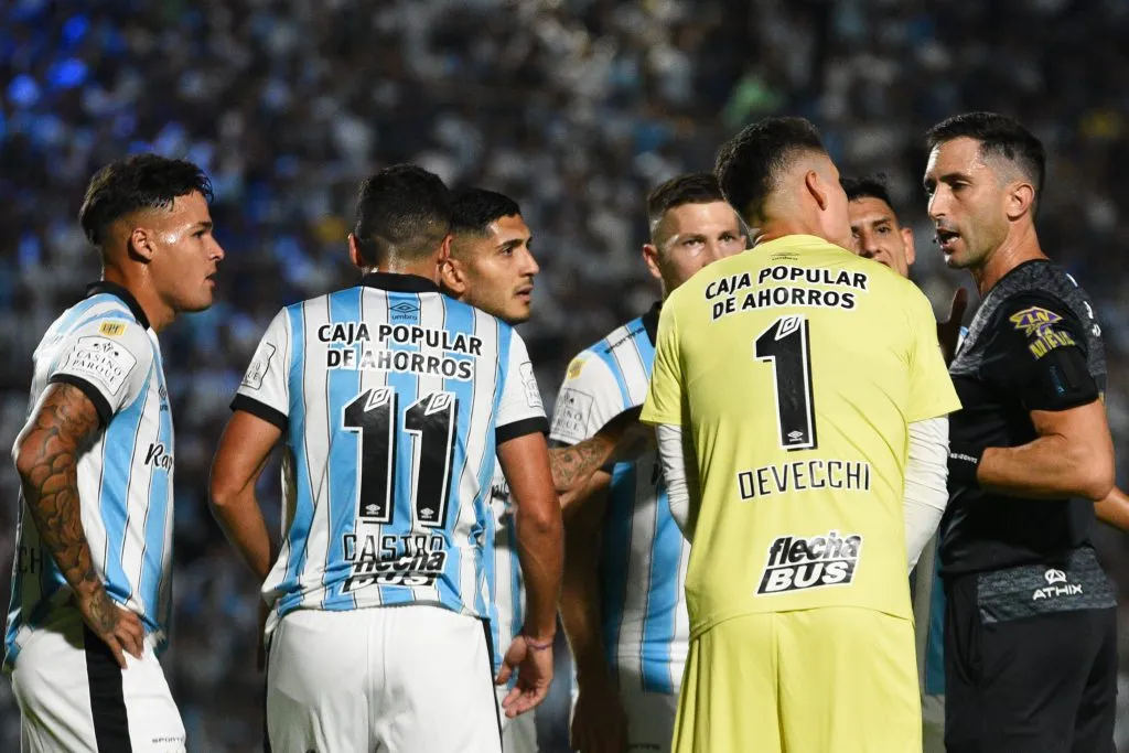 Este año Nazareno Arasa dirigió a River frente a Atlético Tucumán. (Foto: Getty).