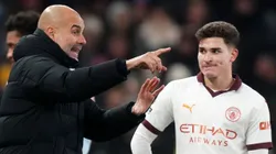 Pep Guardiola y Julián Álvarez en Manchester City.