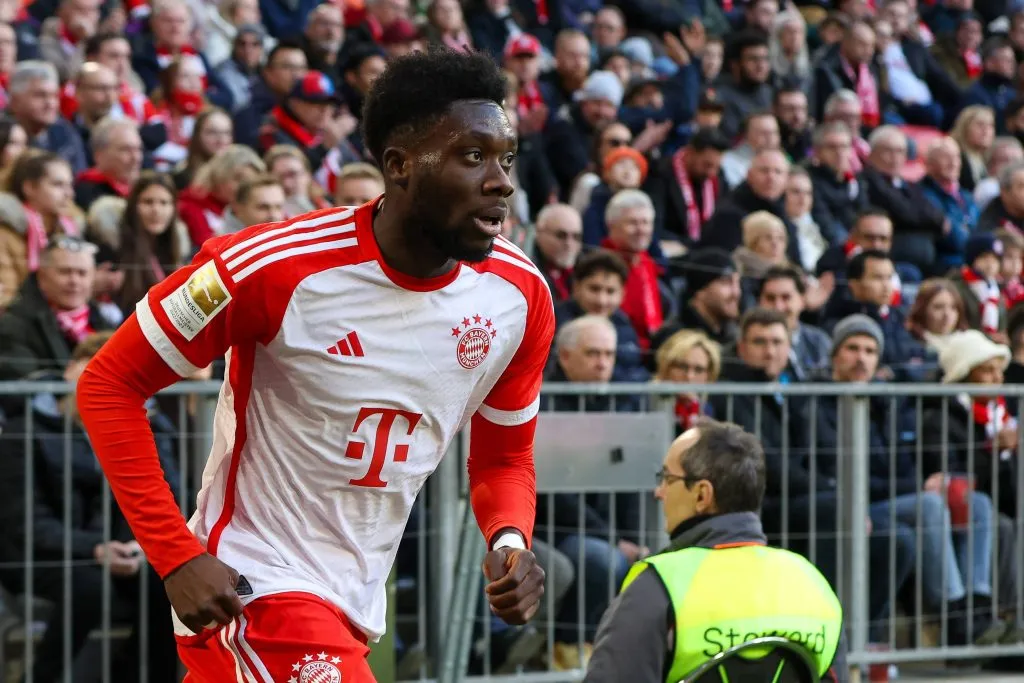 El Bayern Múnich necesita resolver la situación de Alphonso Davies si no quiere perderlo gratis en 2025. Imago