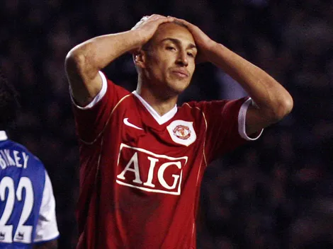 Llegó al Manchester United, Ferguson le prestó un avión y sólo duró 10 semanas en el club