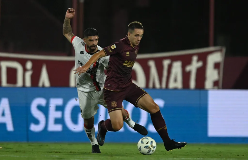 Felipe Peña maneja el mediocampo de Lanús en la Copa LPF 2024. (Prensa Lanús)