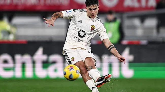 Golazo de tiro libre de Dybala para la Roma