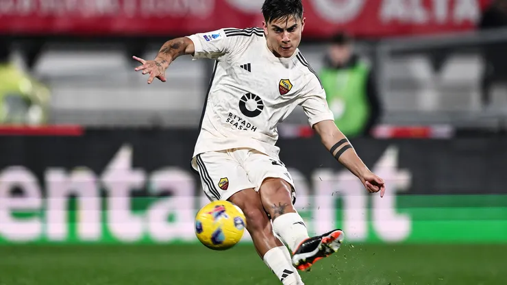 Golazo de tiro libre de Dybala para la Roma