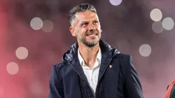 Martín Demichelis, atento a las palabras de Ramón Sosa.