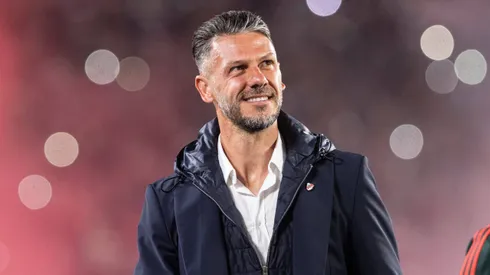 Martín Demichelis, atento a las palabras de Ramón Sosa.