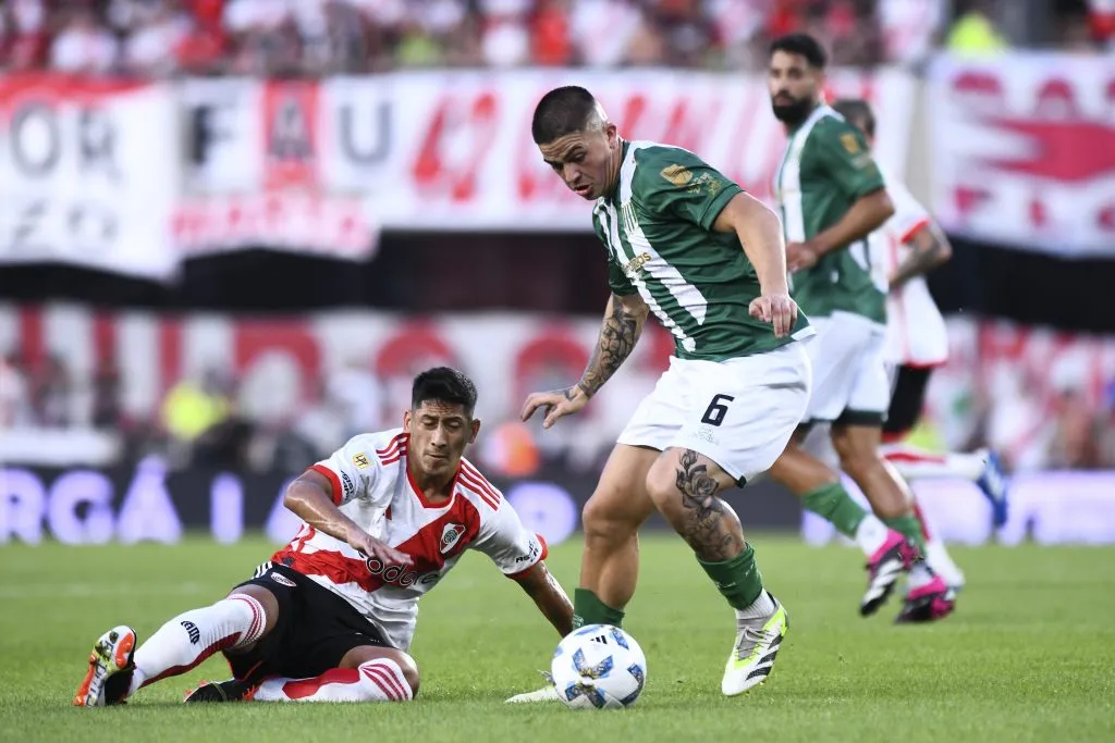 Aaron Quirós, el defensor que mira River.