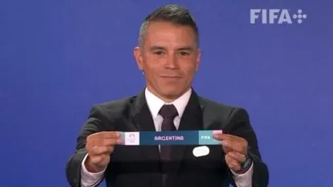 Javier Saviola en el sorteo del Campeonato de Fútbol de París 2024.