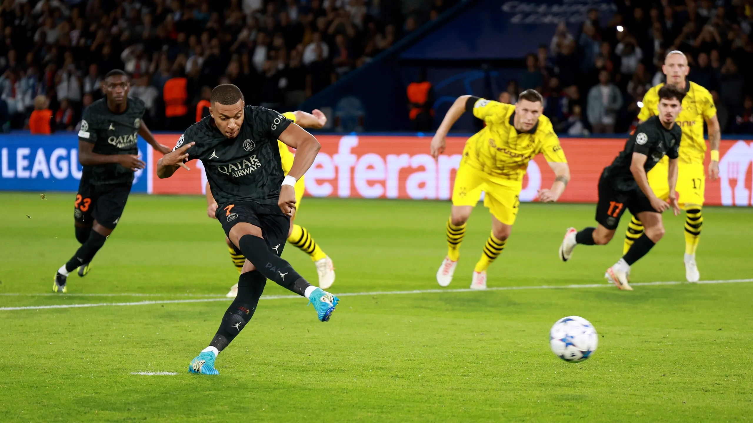 PSG y Dortmund, rivales en fase de grupos y ahora en semifinales. (Foto: Getty)