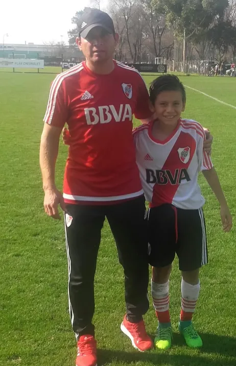 Brizuela y el Diablito. (Foto: @danielbrizuelaoficial).