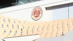 El logo de Roland Garros en la Philippe Chratrier.