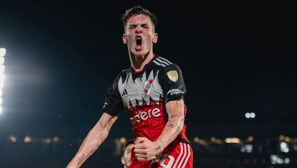 Franco Mastantuono grita su gol ante Libertad. (Foto: Prensa River).