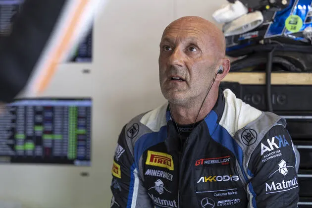 Fabien Barthez como corredor profesional en el Campeonato de Gran Turismo.