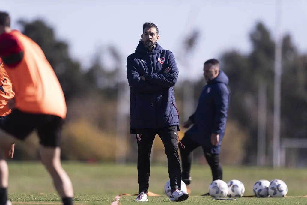 Facundo Quiroga se sumó al cuerpo técnico de Carlos Tevez en Independiente.