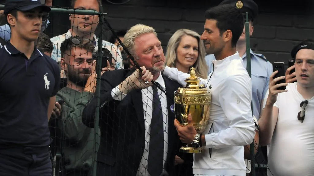 Nole ganó Wimbledon en 2019 y lo celebró con su entrenador, Boris Becker.