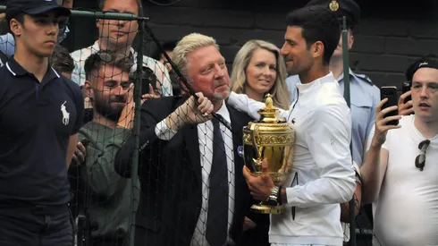 Nole ganó Wimbledon en 2019 y lo celebró con su entrenador, Boris Becker.