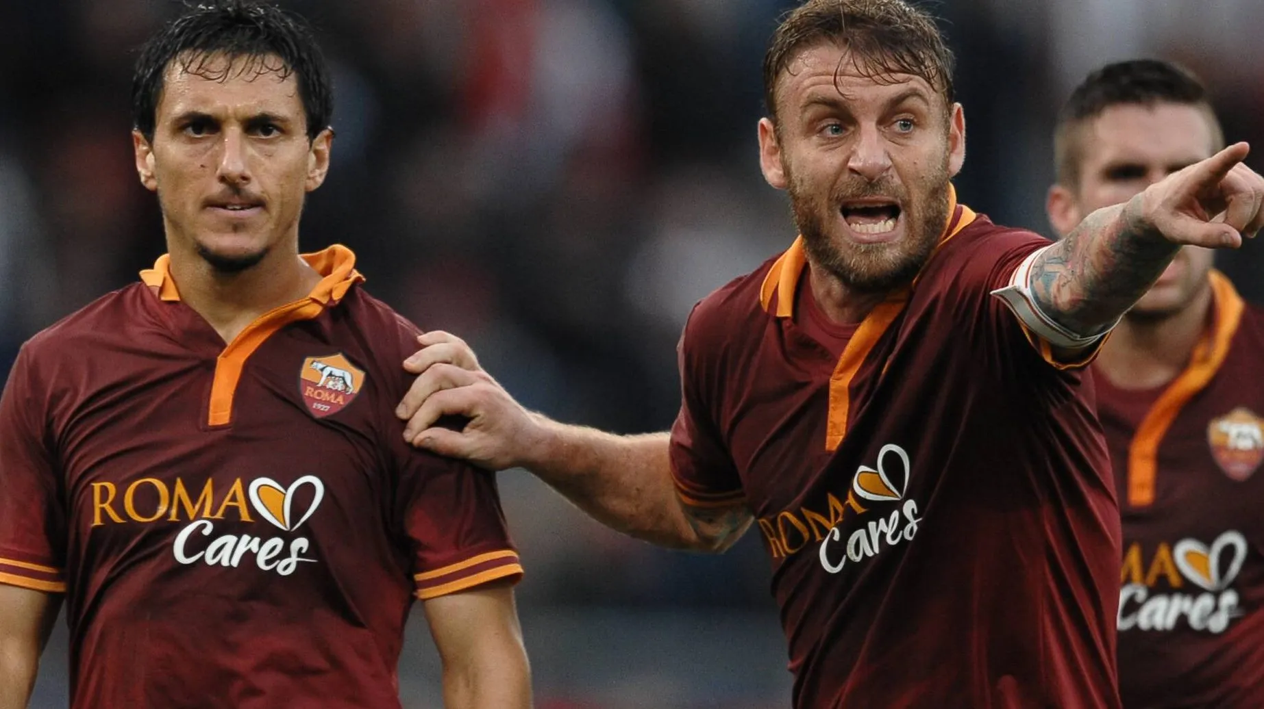 Nicolás Burdisso junto a Daniele De Rossi en la Roma.