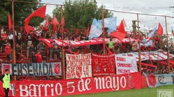 La hinchada de Defensores de Cambaceres.