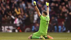 VIDEO | Tras ser suspendido por UEFA, Dibu Martínez tuvo un atajadón en el triunfo de Aston Villa ante Bournemouth