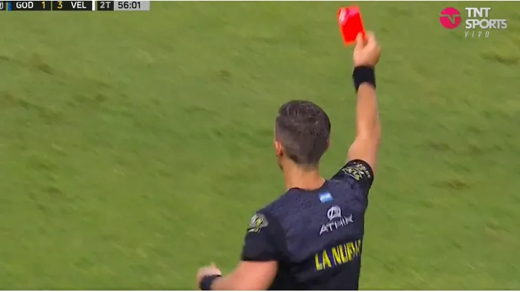 Zunino expulsó a Petroli.