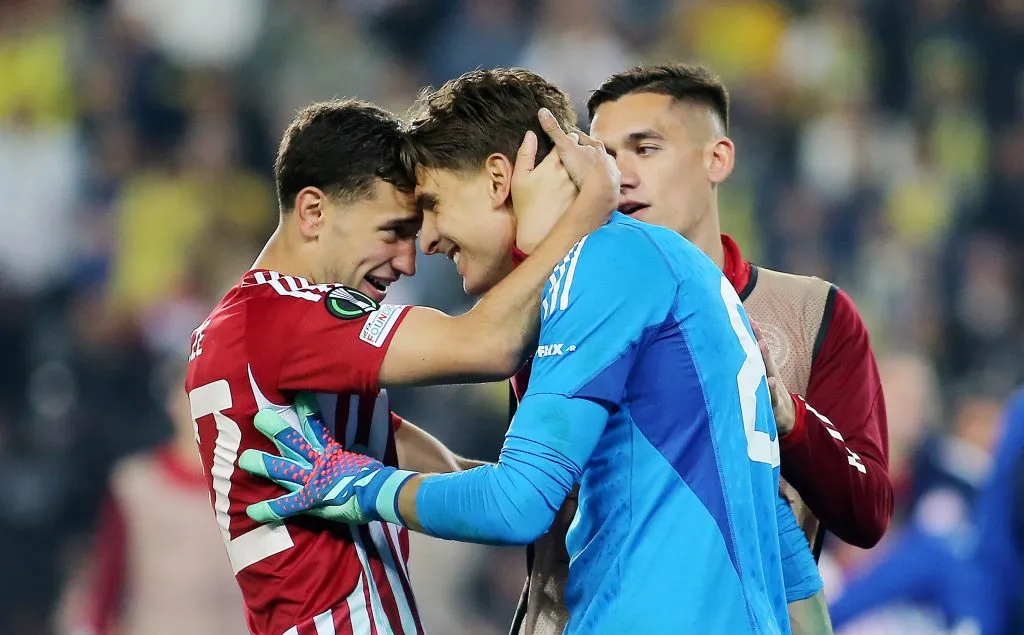 Santiago Hezze celebra la clasificación a las semifinales de la Conference League.