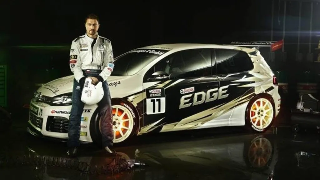 Dudek se transformó en piloto tras dejar el fútbol.