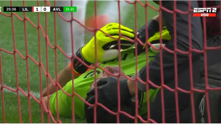 El arquero argentino salvó al Aston Villa y generó preocupación.
