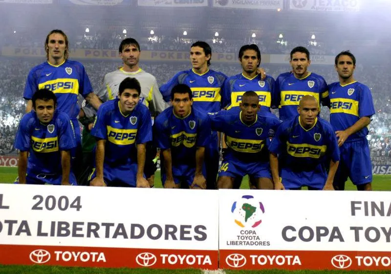 Cangele, debajo del Pato Abbondanzieri, en la final de la Copa 2004. Archivo.