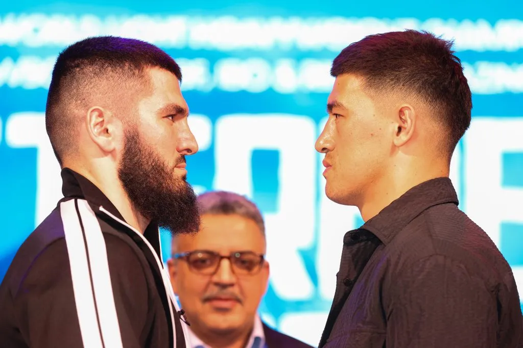 Artur Beterbiev y Dmitry Bivol tuvieron su primer cara a cara para la prensa.