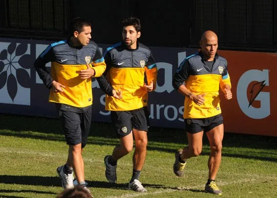 Trotando con Riquelme y Clemente Rodríguez. Foto Archivo.