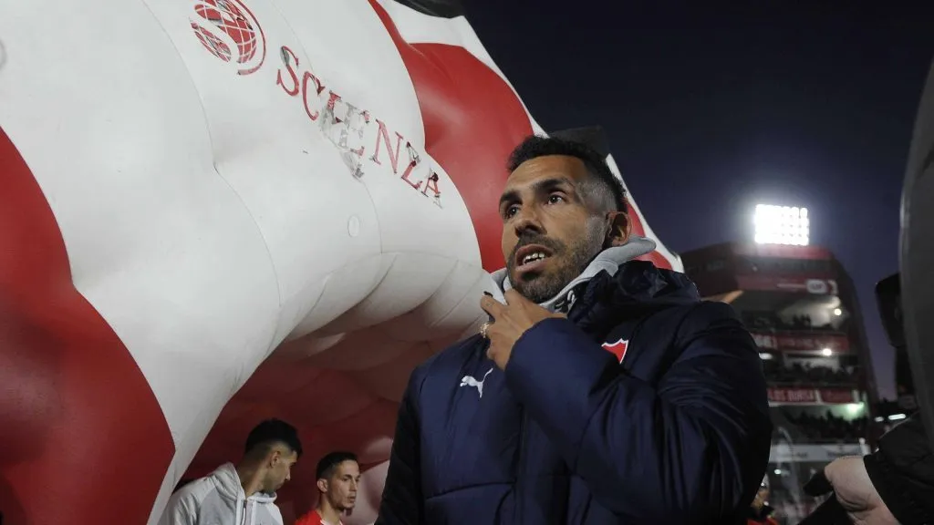 Carlos Tevez sigue al frente de Independiente.