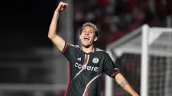 Facundo Colidio marcó un triplete ante Instituto.