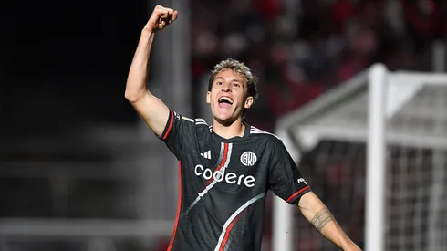 Facundo Colidio marcó un triplete ante Instituto.