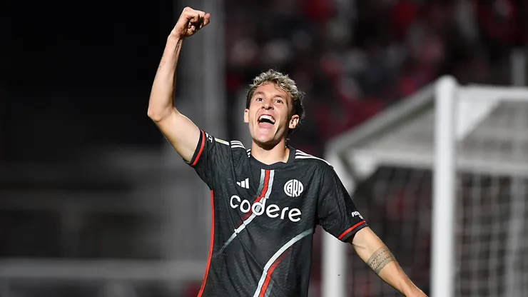 Facundo Colidio marcó un triplete ante Instituto.
