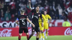 VIDEO | "¿Entrás para ganarlo?": la inédita charla entre Javier Correa y el 4° árbitro del Estudiantes - Boca