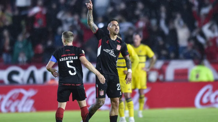 VIDEO | "¿Entrás para ganarlo?": la inédita charla entre Javier Correa y el 4° árbitro del Estudiantes - Boca