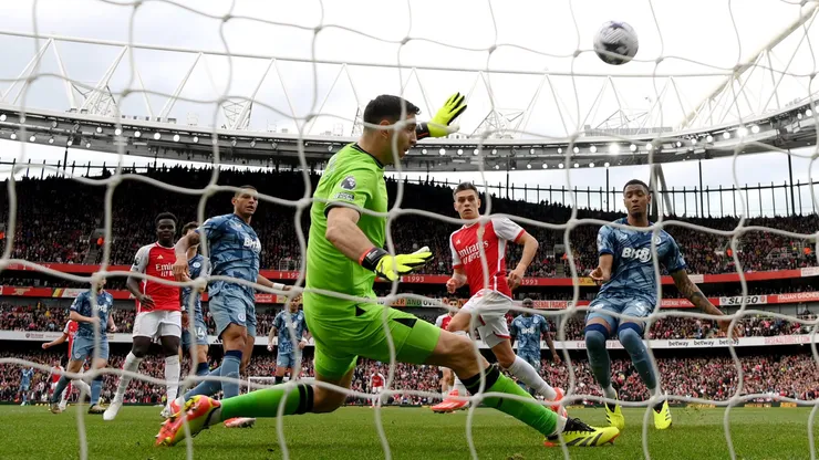 Dibu Martínez ayudó a Liverpool y Manchester City: Aston Villa venció a Arsenal y lo bajó de la punta de la Premier