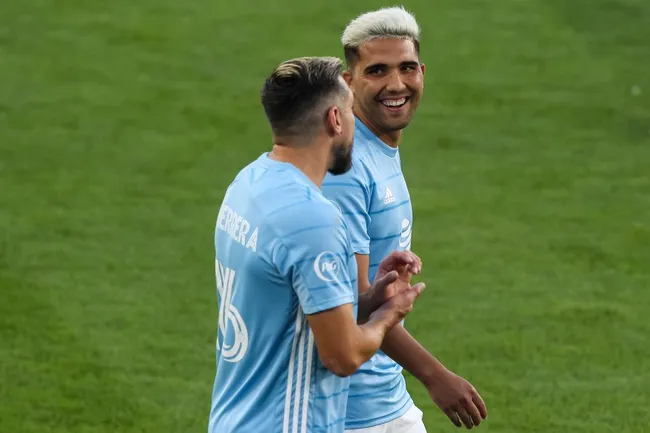 Bebelo Reynoso con Héctor Herrera. (Foto: Getty)