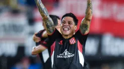 El festejo de Enzo Pérez tras el triunfo de Estudiantes ante Boca.