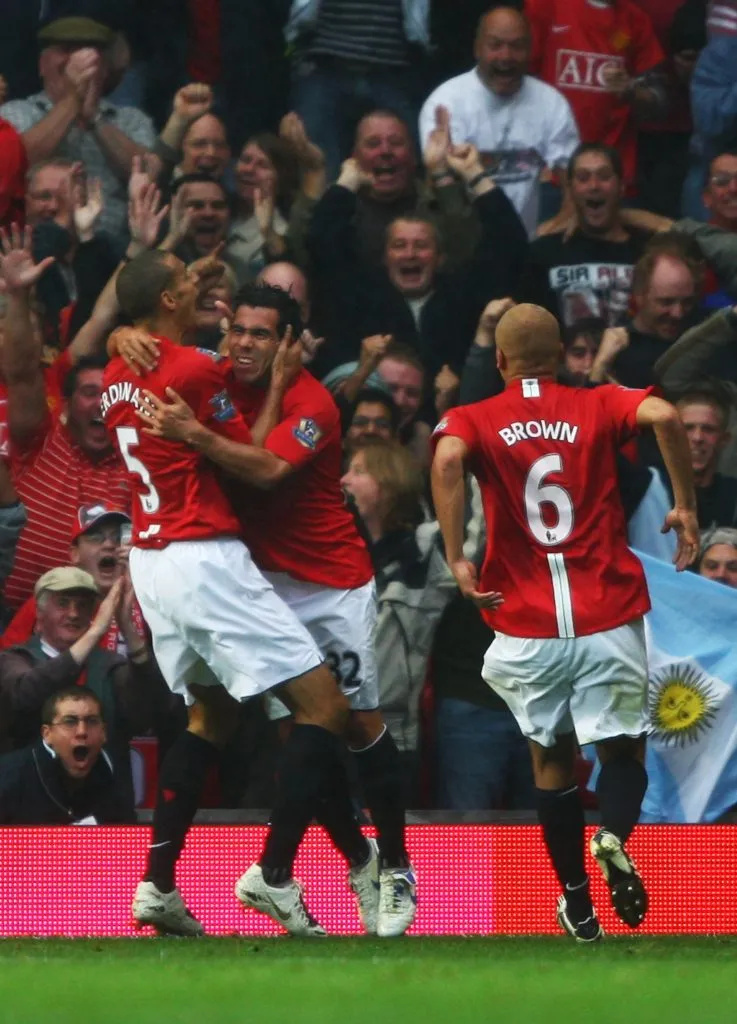 Wes Brown celebrando un gol con Carlos Tevez y Rio Ferdinand. (Foto: Getty Images)