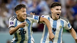 Nahuel Molina, junto a Julián Álvarez en el Mundial de Qatar.