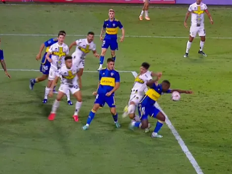 Polémica en Boca vs. Trinidense: el VAR vio penal de Advíncula y el árbitro no lo cobró