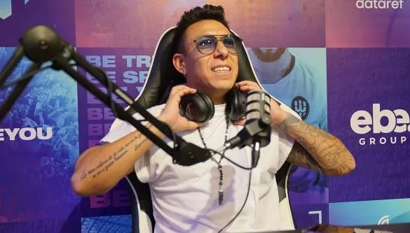 Su faceta de streamer contando el lado B del fútbol.