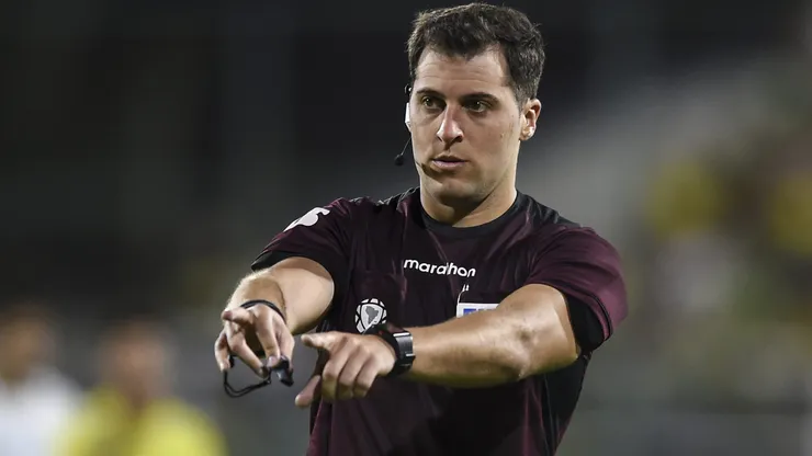 Gustavo Tejera, árbitro de Boca vs. Trinidense. (Foto: Getty Images)