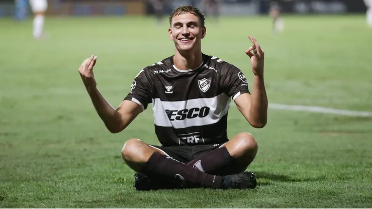Pellegrino celebra ante Tigre.