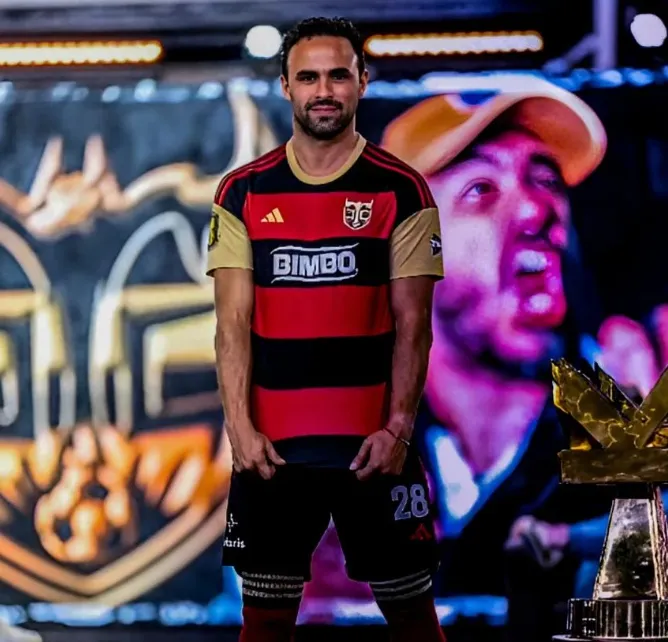 Esqueda con los colores de Peluche Caligari. (Foto: @peluchecaligari).