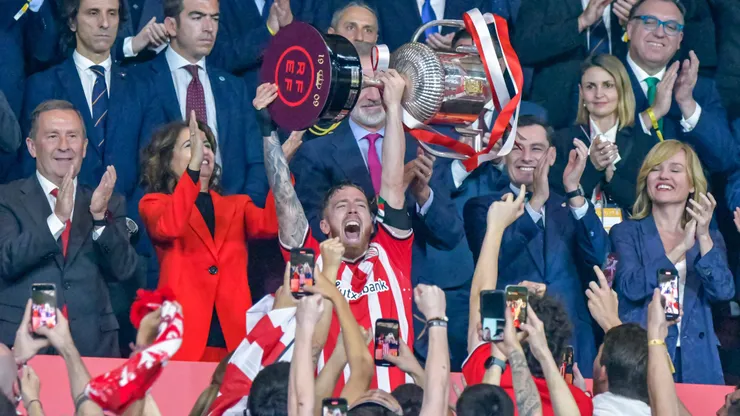 Iker Muniain imitó a Lionel Messi para celebrar la Copa del Rey.